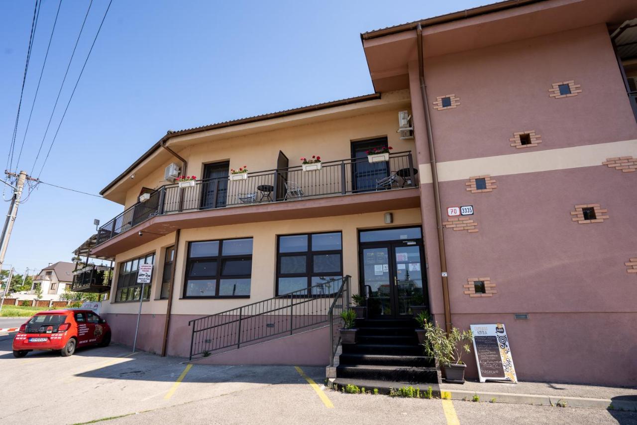 Penzion Toscana Nitra Exteriör bild