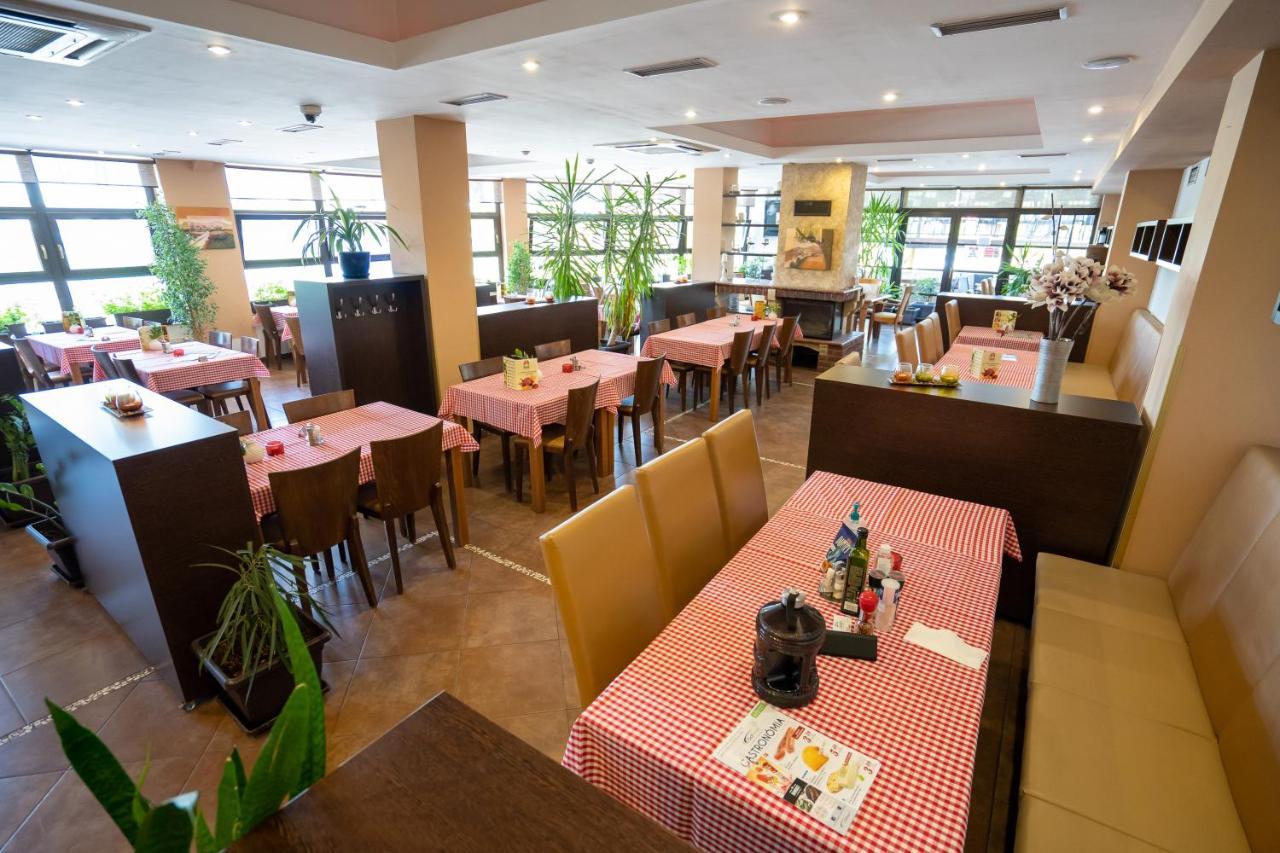 Penzion Toscana Nitra Exteriör bild