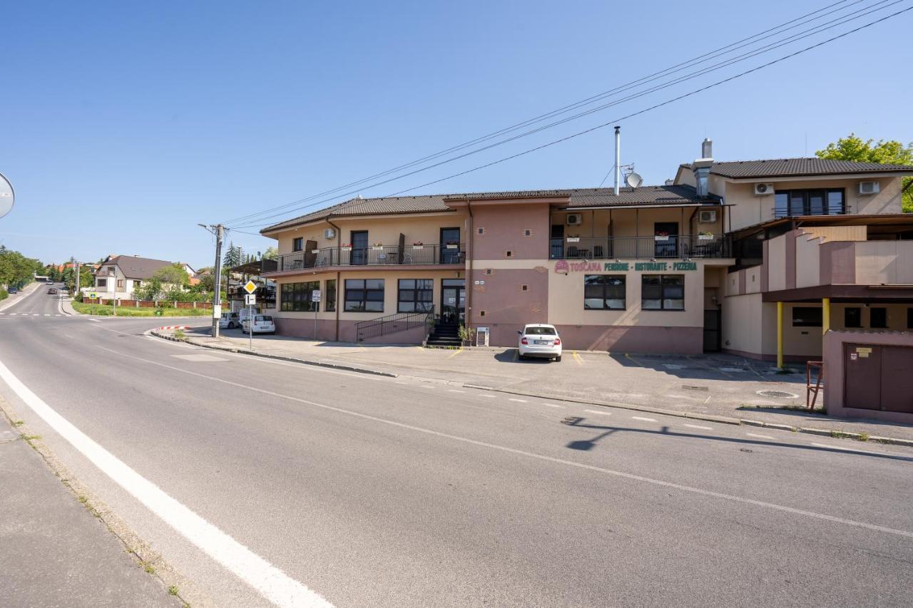 Penzion Toscana Nitra Exteriör bild